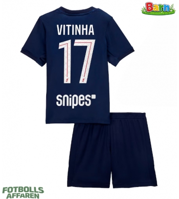 Paris Saint-Germain Vitinha #17 Hemmaställ Barn 2025-26 Kortärmad (+ Korta byxor)